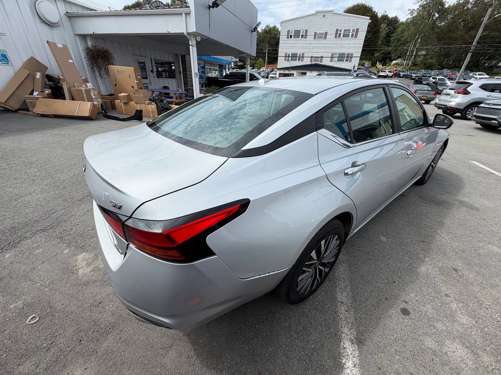 Used 2023 Nissan Altima 2.5 SV w/ SV Premium Package AWD/4WD image 5