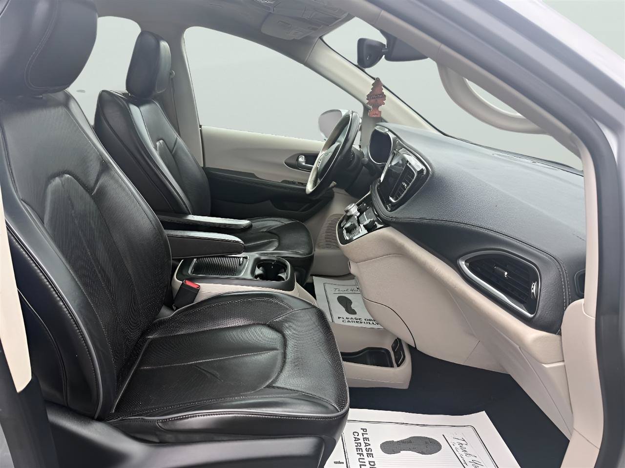 Used 2018 Chrysler Pacifica Limited FWD image 19