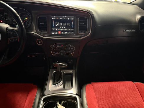 Used 2019 Dodge Charger Scat Pack w/ Technology Group RWD image 38
