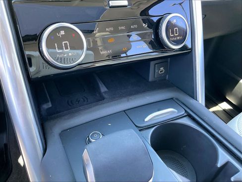 Used 2025 Land Rover Discovery S AWD/4WD image 38
