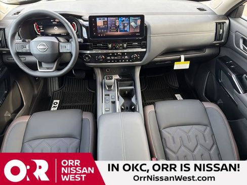 New 2026 Nissan Pathfinder Platinum image 18