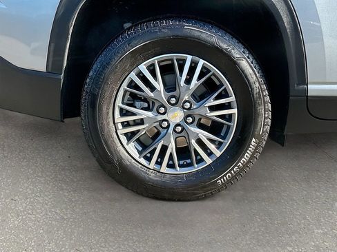 Used 2025 Chevrolet Traverse LT w/ Driver Confidence Package image 32