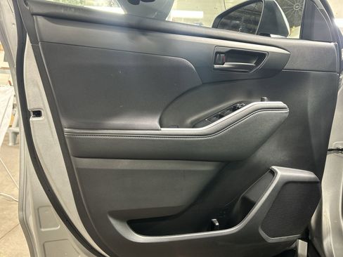 Used 2023 Toyota Highlander LE image 23