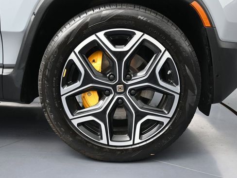 Used 2022 Rivian R1S Launch Edition image 11