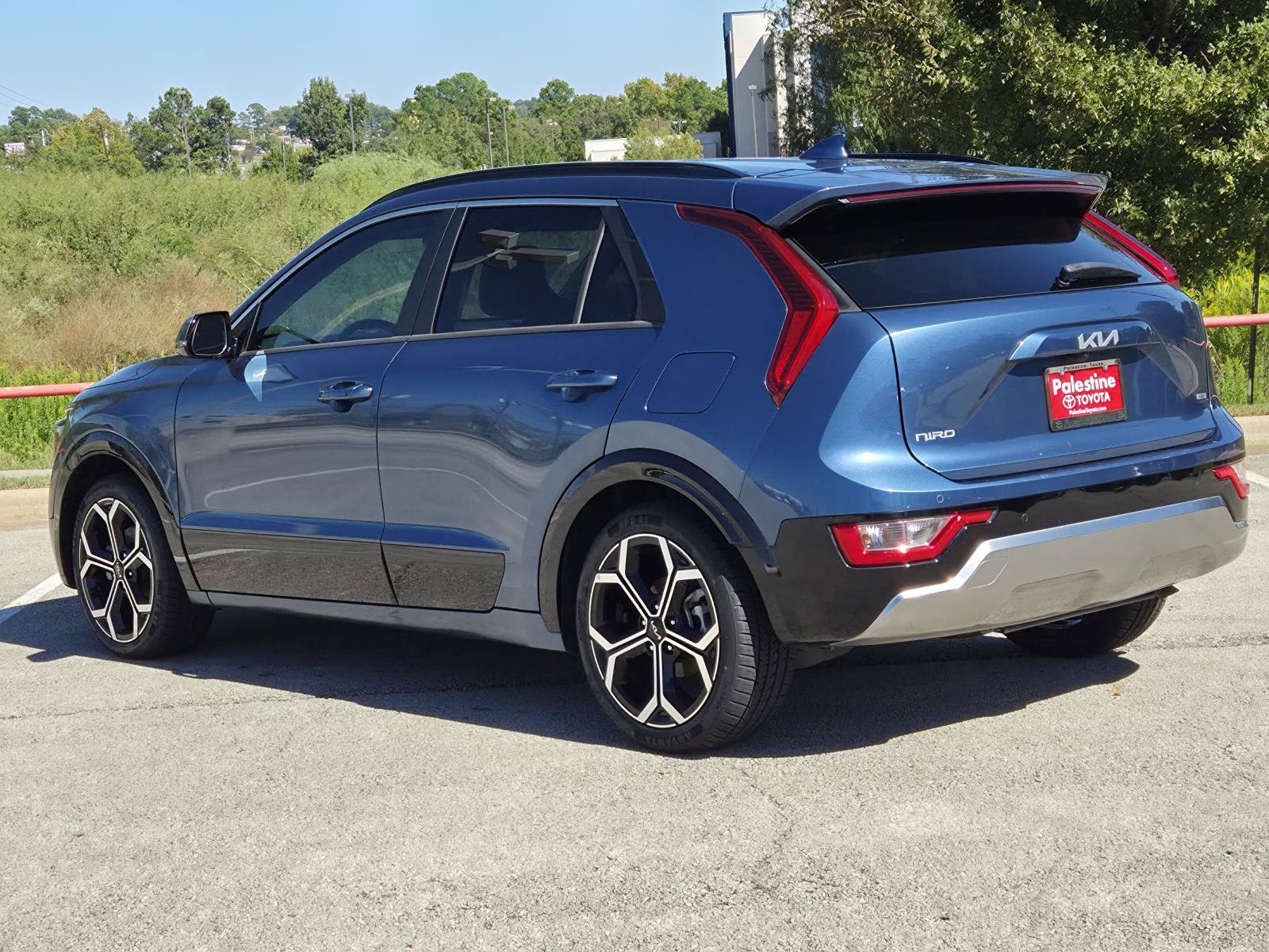 Used 2023 Kia Niro EX Touring FWD image 6