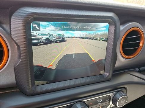 Used 2021 Jeep Gladiator Mojave AWD/4WD image 19