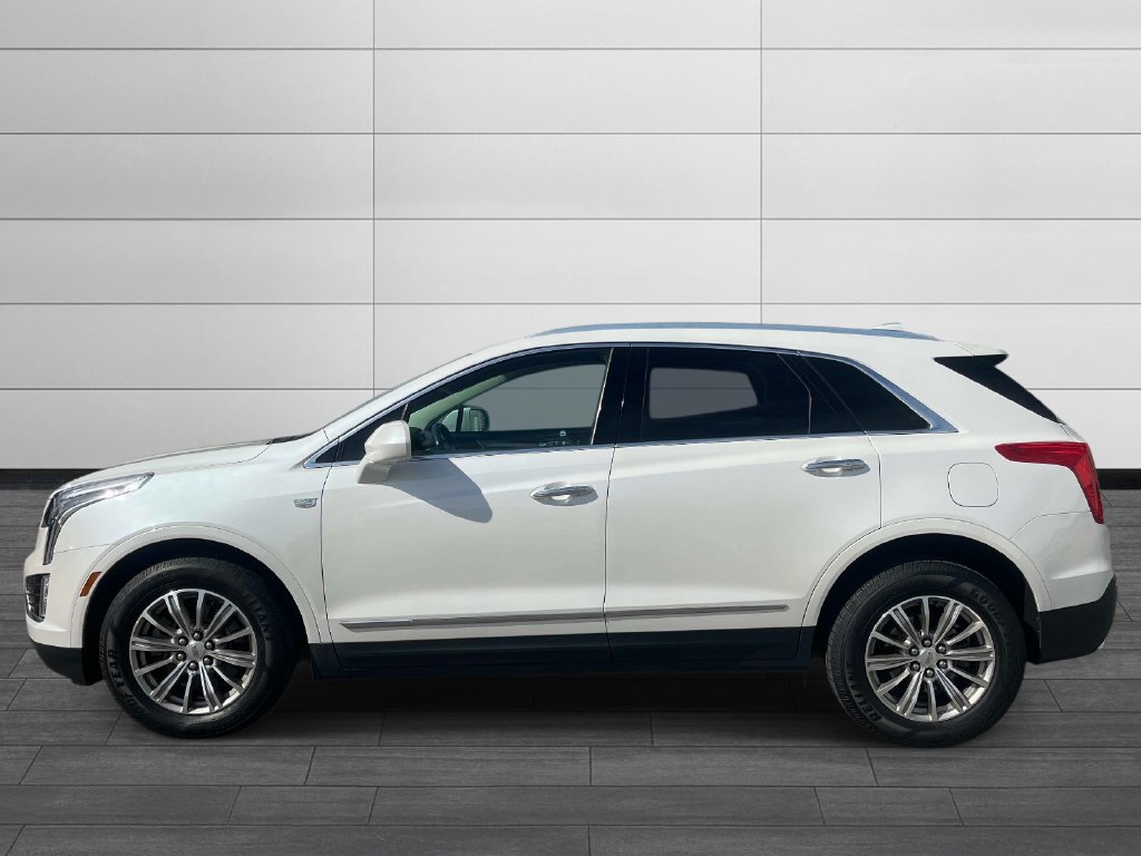 Used 2017 Cadillac XT5 Luxury w/ Driver Awareness Package FWD image 2