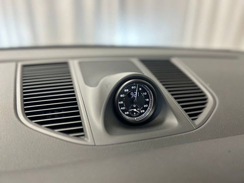 New 2026 Porsche Macan image 23