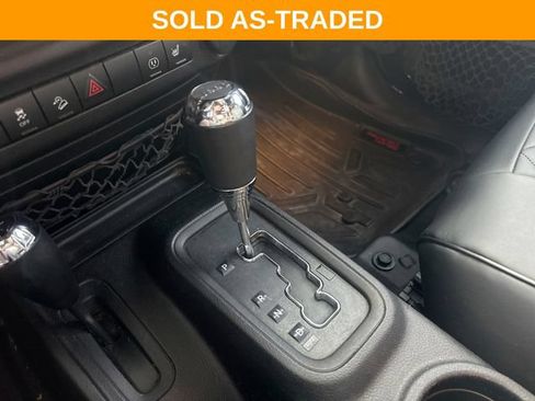 Used 2016 Jeep Wrangler Unlimited Sahara w/ Connectivity Group AWD/4WD image 18