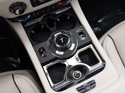 Certified 2018 Rolls-Royce Dawn RWD image 39