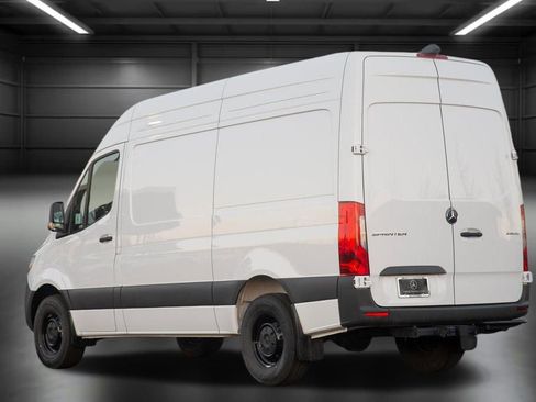 Used 2025 Mercedes-Benz Sprinter 2500 image 10