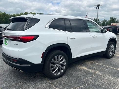 Used 2025 Buick Enclave Preferred AWD/4WD image 3