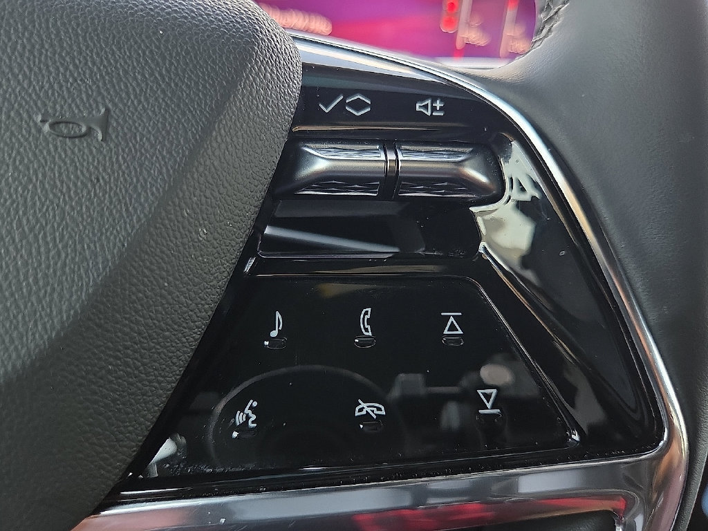 Used 2025 Cadillac Escalade Sport AWD/4WD image 30