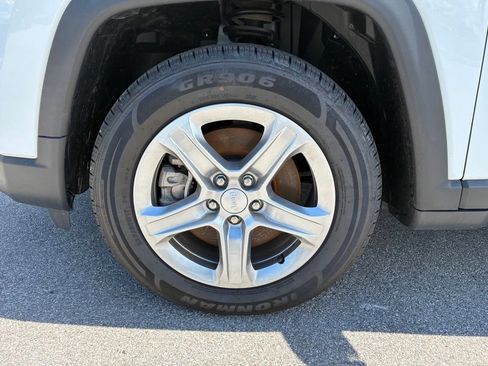 Used 2024 Jeep Compass Latitude AWD/4WD image 36