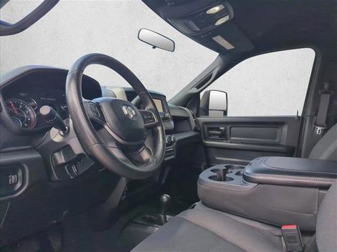 Used 2024 RAM 2500 Tradesman w/ Chrome Appearance Group AWD/4WD image 8