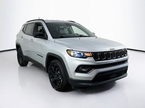 Used 2026 Jeep Compass Latitude AWD/4WD image 3