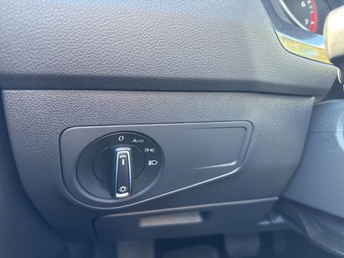 Used 2021 Volkswagen Tiguan SE image 26