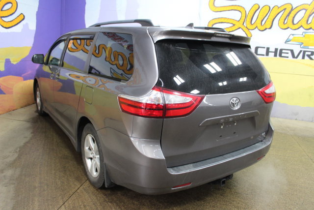 Used 2019 Toyota Sienna LE FWD image 6