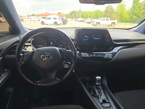 Used 2018 Toyota C-HR XLE FWD image 12