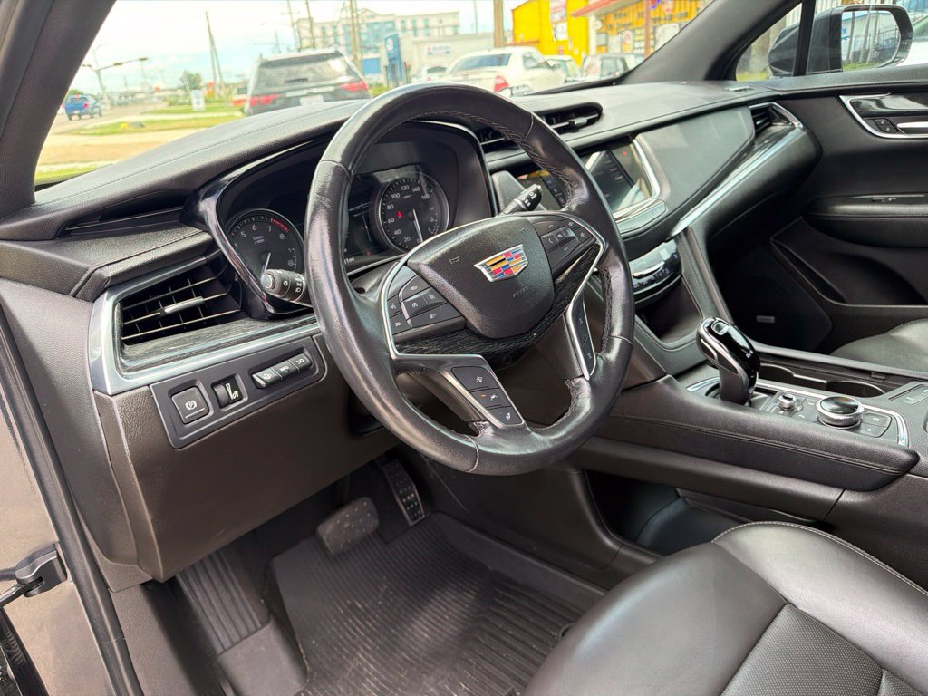 Used 2022 Cadillac XT5 Premium Luxury w/ Technology Package FWD image 9