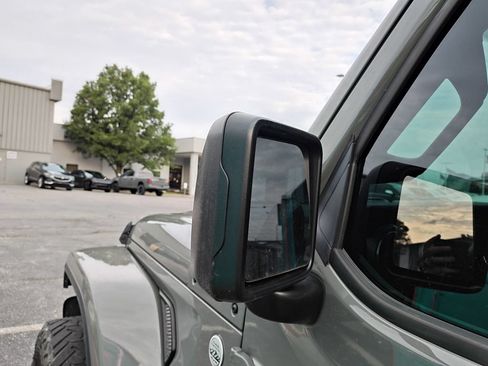 Used 2019 Jeep Wrangler Unlimited Sahara AWD/4WD image 4