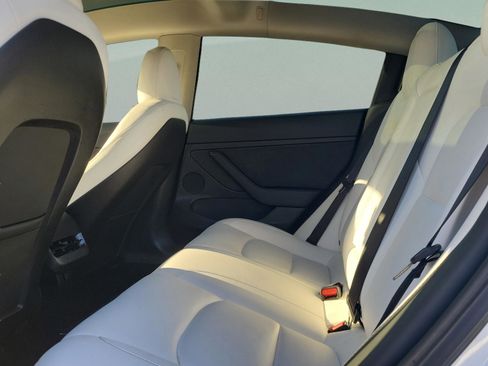 Used 2023 Tesla Model 3 Standard Range image 4