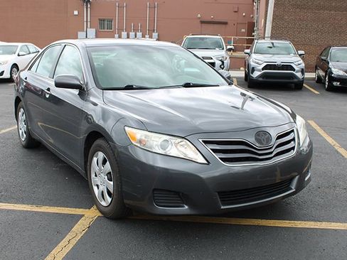 Used 2010 Toyota Camry LE FWD image 4