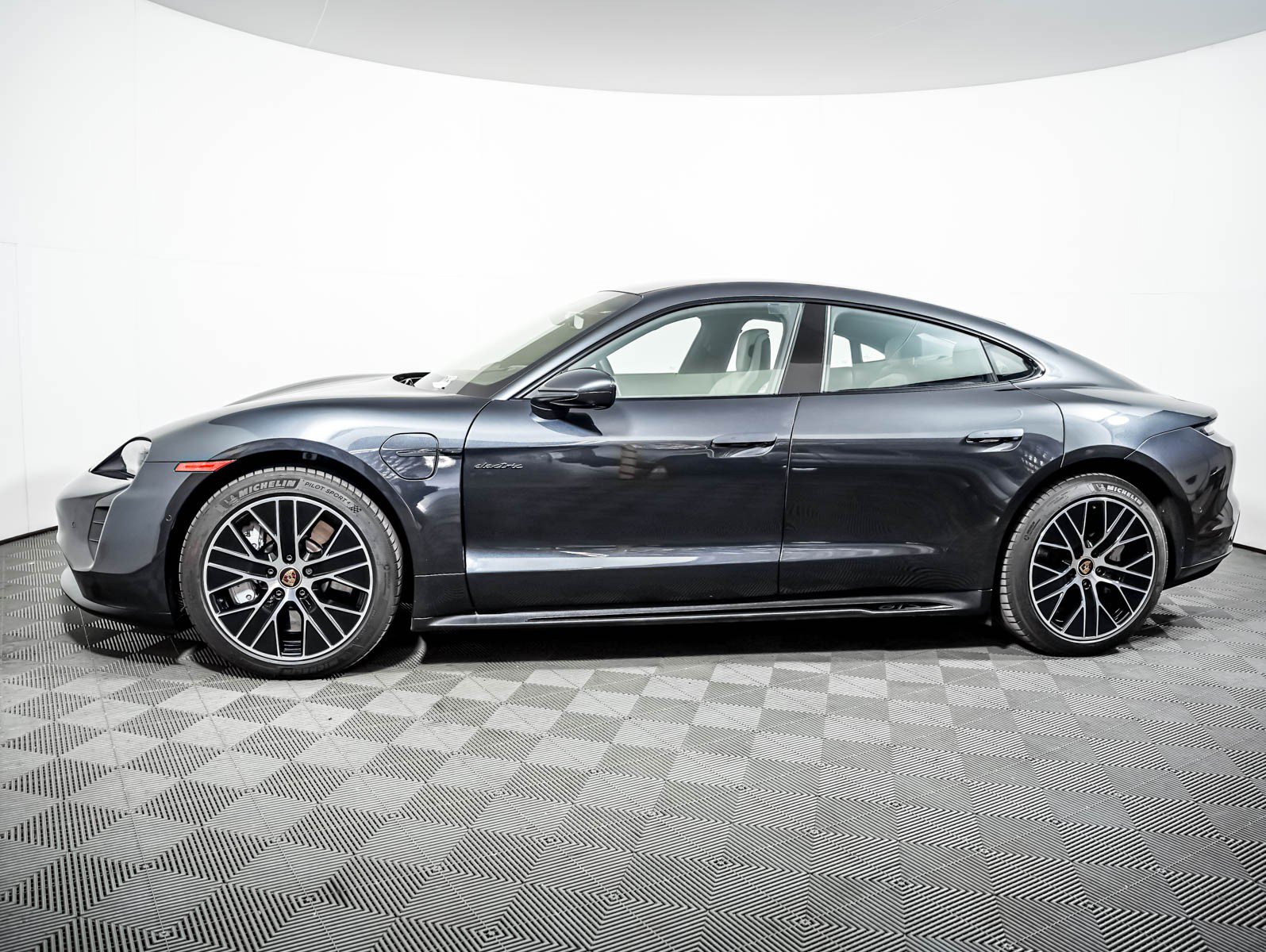 Certified 2023 Porsche Taycan GTS AWD/4WD image 2