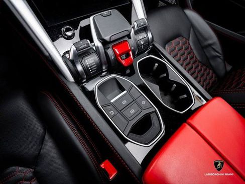 Used 2022 Lamborghini Urus AWD/4WD image 26