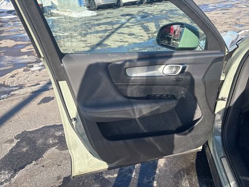 Certified 2025 Volvo XC40 B5 Plus image 17