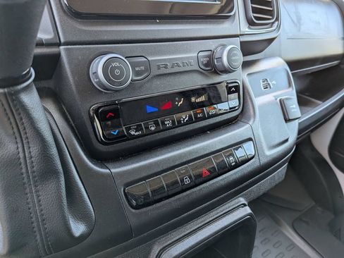Used 2025 RAM ProMaster 2500 w/ U-Haul Equipment Group FWD image 21