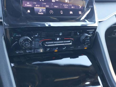 New 2025 Jeep Grand Cherokee L Laredo w/ Luxury Tech Group I RWD image 39