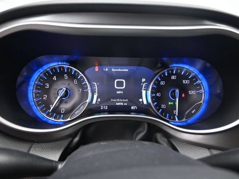 Used 2024 Chrysler Pacifica Touring-L FWD image 8