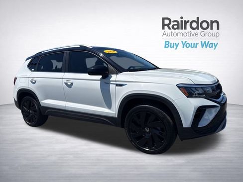 Used 2024 Volkswagen Taos SE AWD/4WD image 1