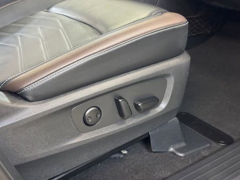 Used 2023 Nissan Pathfinder Platinum w/ Cargo Package image 29