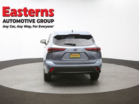 Used 2023 Toyota Highlander LE image 36