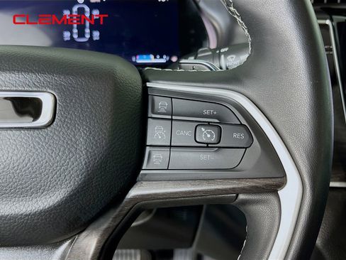 Used 2022 Jeep Grand Cherokee L Limited image 17