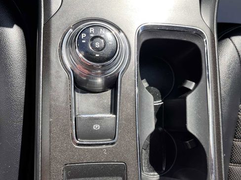 Used 2018 Ford Fusion SE w/ Equipment Group 201A image 16