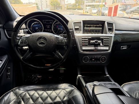 Used 2013 Mercedes-Benz GL 550 4MATIC image 9