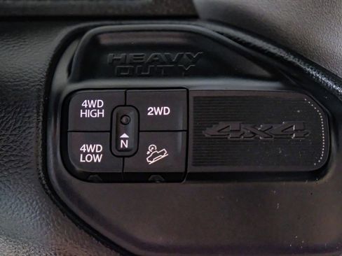 Used 2020 RAM 2500 Laramie w/ Night Edition image 25