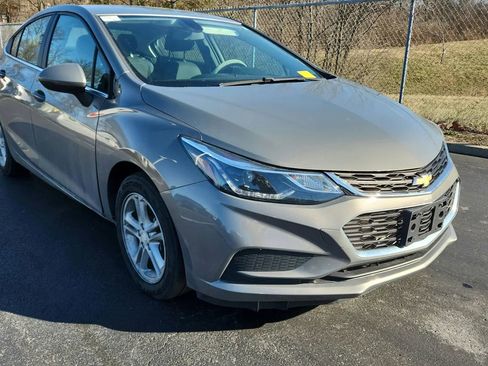 Used 2017 Chevrolet Cruze LT image 8