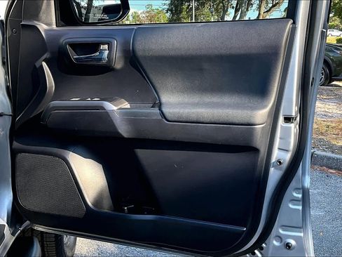 Used 2020 Toyota Tacoma TRD Sport image 26