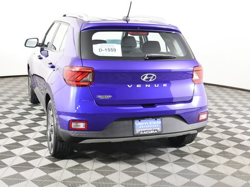 Used 2024 Hyundai Venue SEL image 7