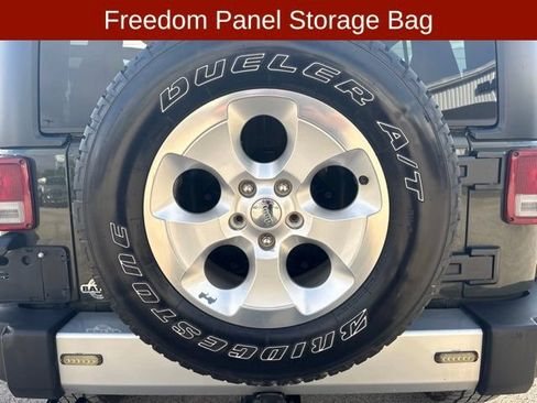 Used 2015 Jeep Wrangler Unlimited Sahara w/ Connectivity Group AWD/4WD image 19