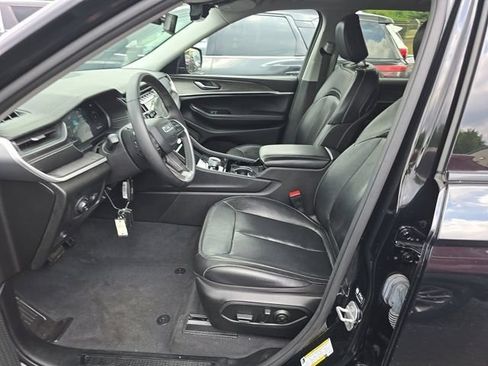 Used 2023 Jeep Grand Cherokee Limited AWD/4WD image 6