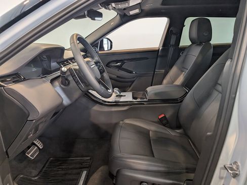 Used 2025 Land Rover Range Rover Evoque S image 12