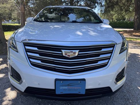 Used 2017 Cadillac XT5 Luxury w/ Driver Awareness Package FWD image 9