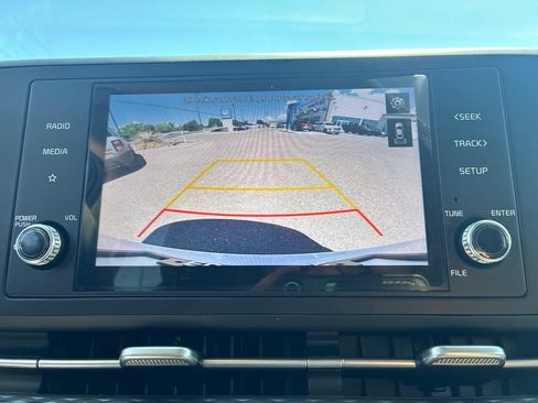 Used 2022 Kia Carnival LX FWD image 21