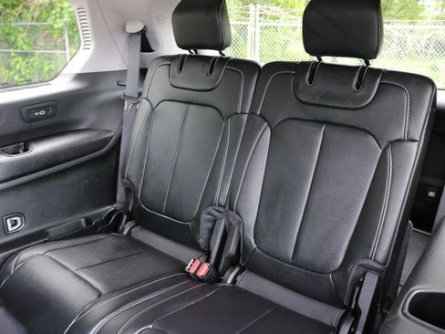 Used 2023 Jeep Grand Cherokee L Limited w/ Black Appearance Package image 16