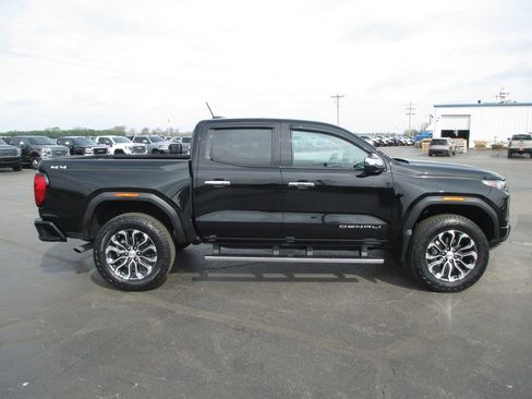 Used 2023 GMC Canyon Denali image 5